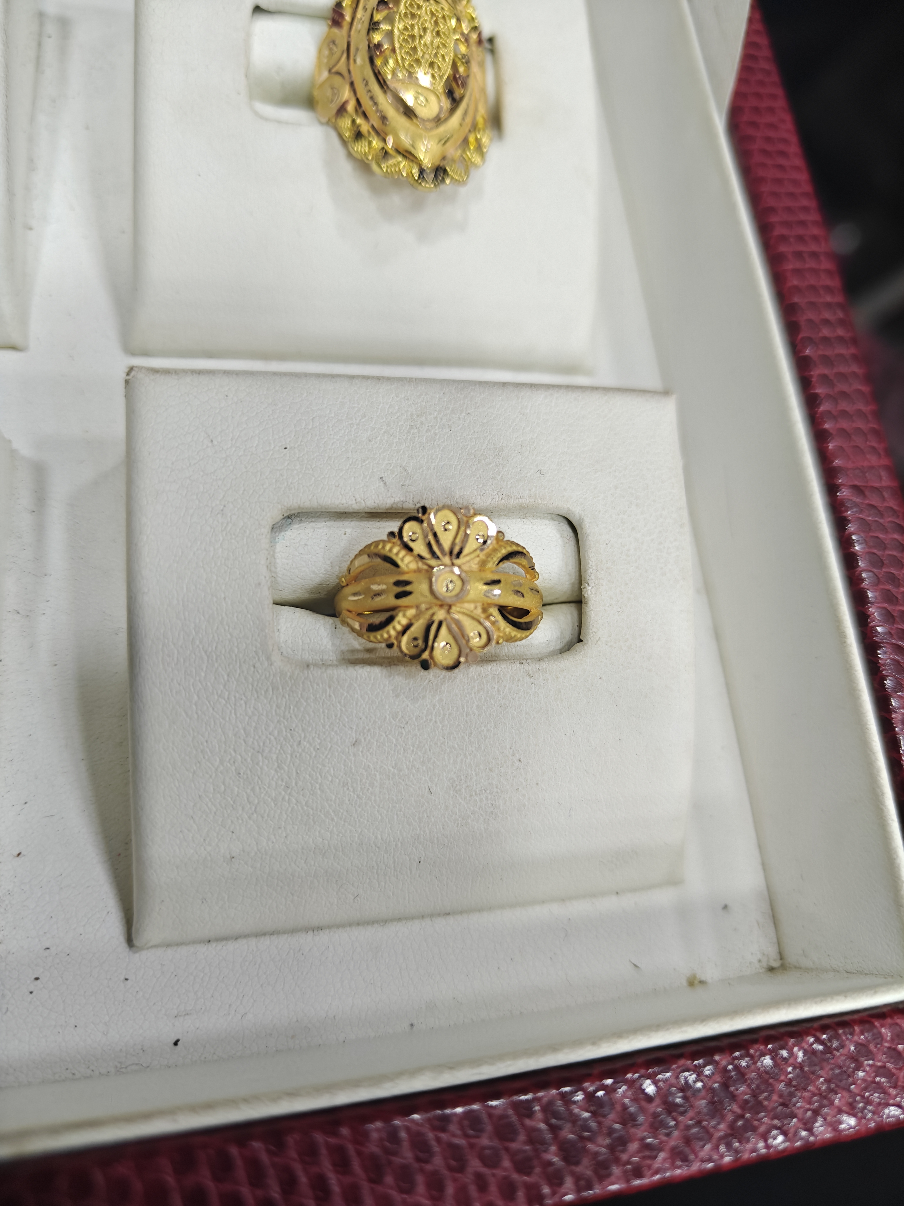 Jewellery in gold & silver
